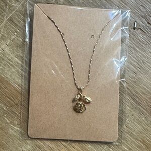 Elegant Gold Pendant Necklace